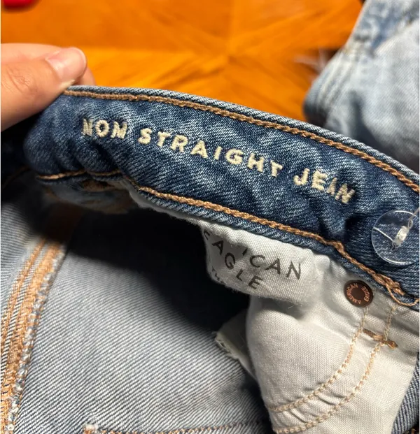 American Eagle Mom Straight Jeans - Image 2