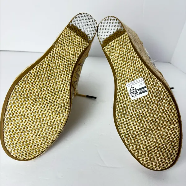 Toms Women's Cream and Black Espadrille Boots Size 8 - Image 9