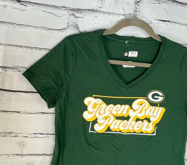 Green Bay Packers Women's Green and Yellow Graphic Top T Shirt SZ S/M Streetwear - Image 3