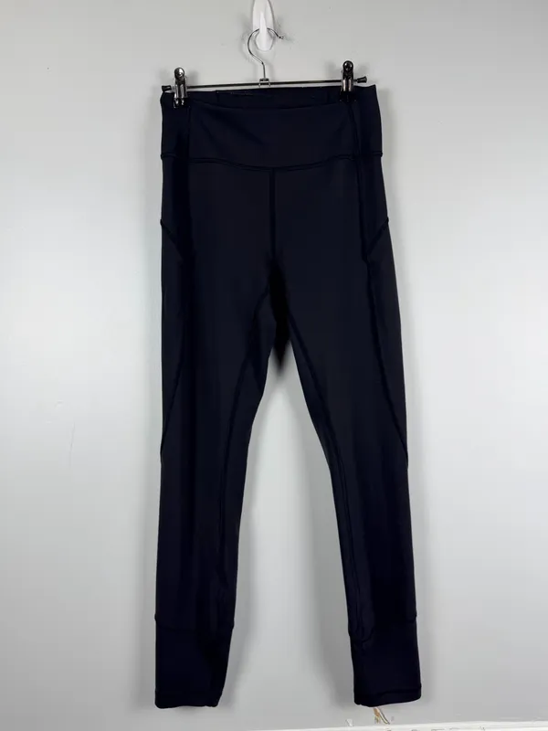 Lululemon In Movement Tight 25" *Everlux
Black size 6 - Image 3