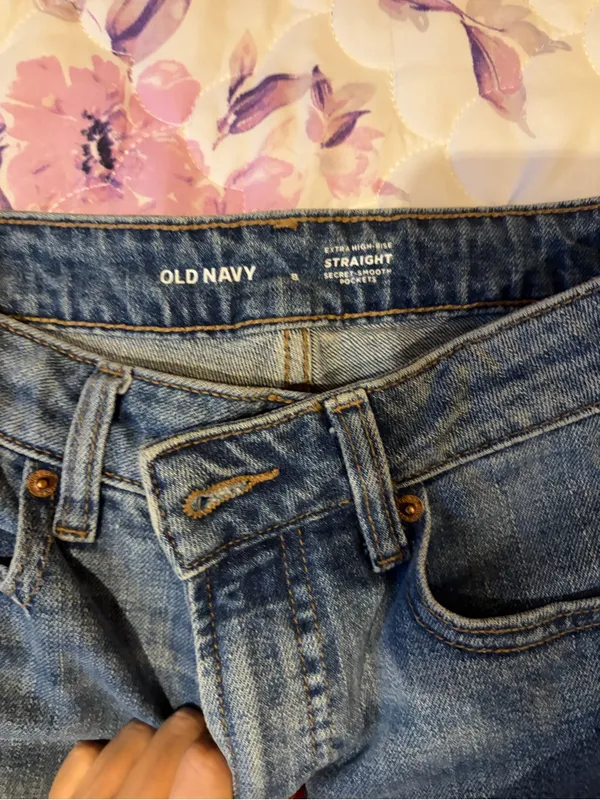 Old Navy Women's Straight Leg Jeans - Dark Indigo and Light Blue - Image 5
