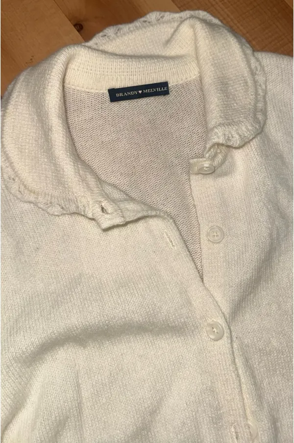 Brandy Melville Sweater - Image 4