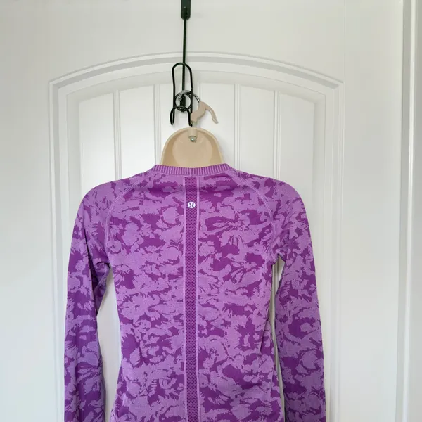 Lululemon Women’s 6 Purple Top Run Swiftly Tech Long Sleeve‎ Yoga Athleisure - Image 4