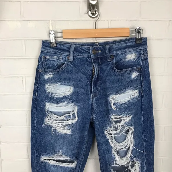 American Eagle High Rise Distressed Mom Jean Size 2 - Image 3