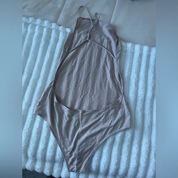 Reformation Beige Sleeveless Bodysuit - Image 6