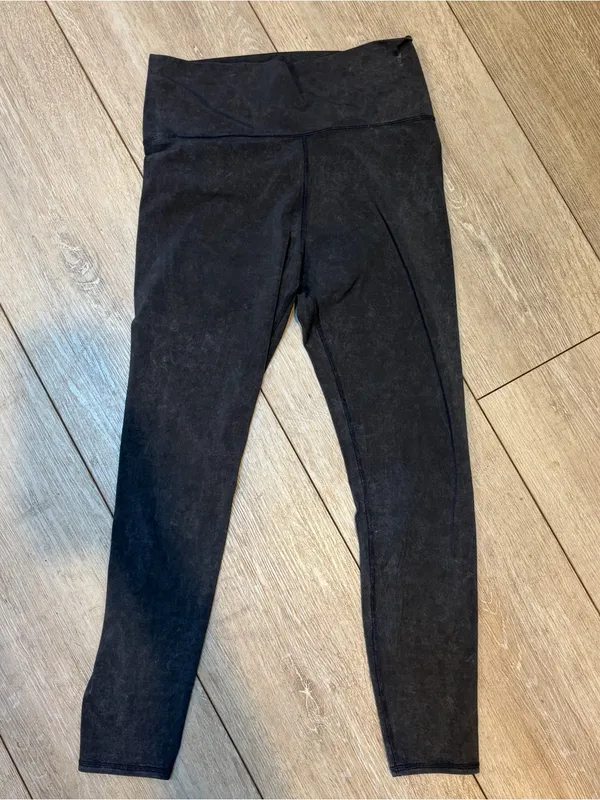Vuori Washed Studio Legging Gray Washed in Charcoal M - Image 6
