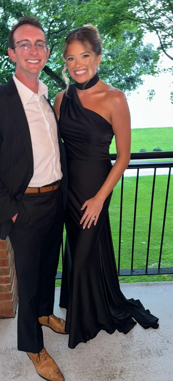 Black Gown Size 6 - Image 2
