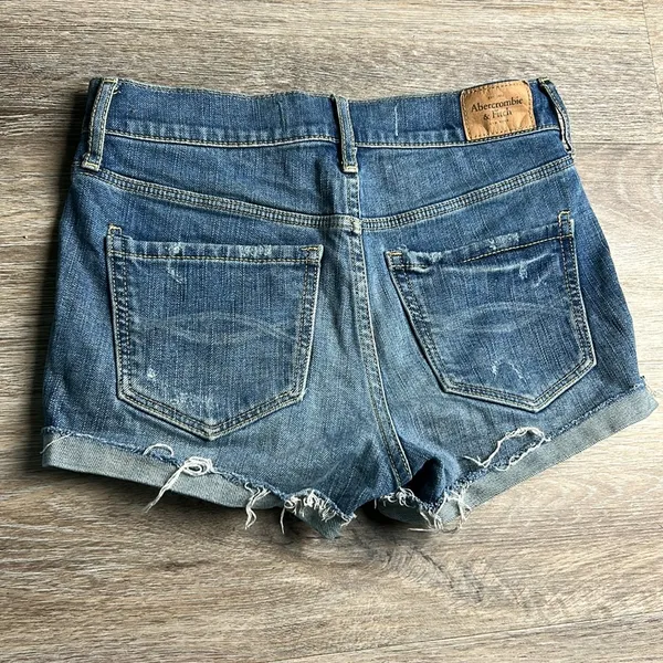 Abercrombie & Fitch Distressed Denim Short Shorts Size 2 - Image 8