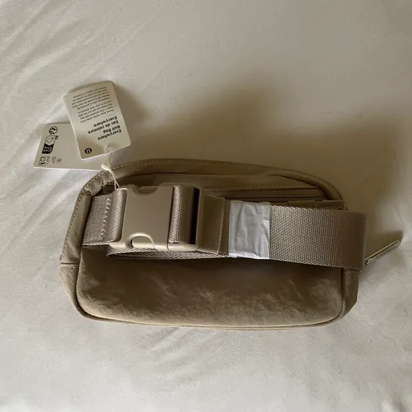 Lululemon Everywhere Belt Bag - Image 2