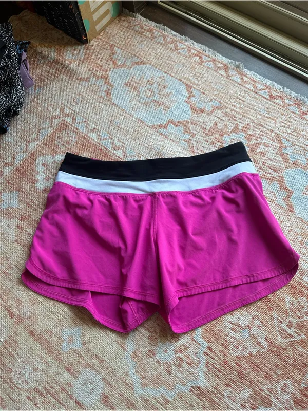Lululemon Groovy Run Short 4-way Stretch 8 Paris Perfection Black White W7307S - Image 3