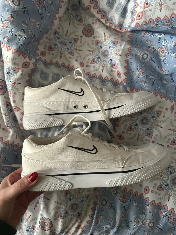 Nike Sneakers - Image 2