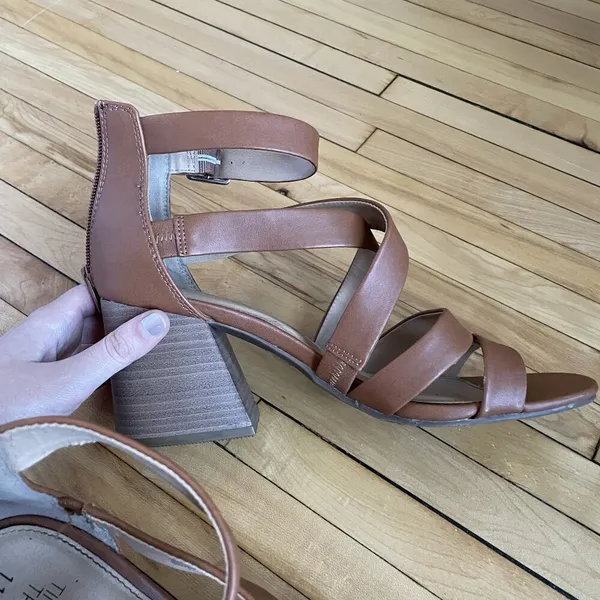 Time & Tru Memory Foam Strappy Heels Size 11 Light Brown‎ summery wedding shoes - Image 3
