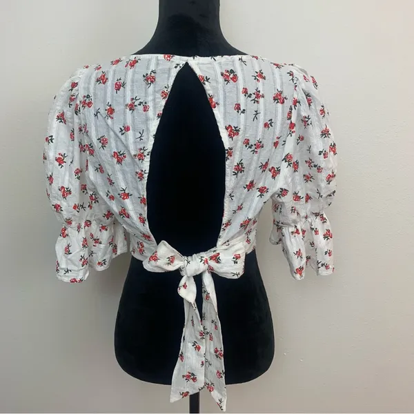 SHEIN Woman L‎ Coquette Girl Milkmaid Floral Cropped Puffed Sleeve Tie-back Top - Image 3