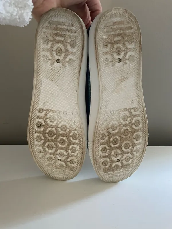 Woman’s blue and white sneakers size 9 - Image 5