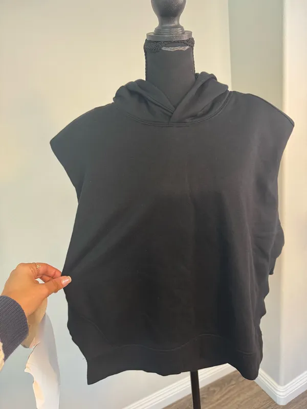 Alo Yoga Black Sleeveless Hoodie Size  - Image 6
