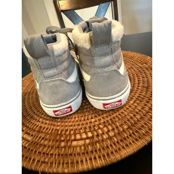 Vans Sk8-Hi MTE Grey Suede Faux Fur Lined Winter Sneakers Womens 7 High Top‎ - Image 2