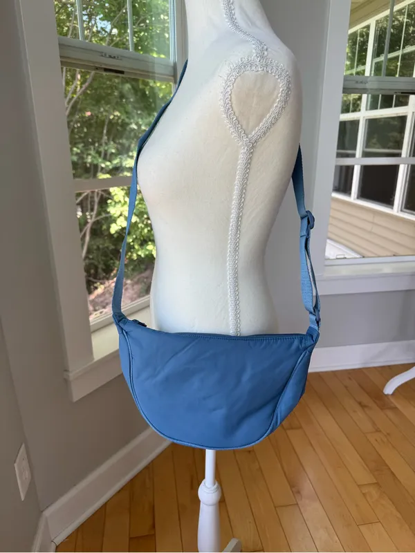 32 Degrees Light Blue Crescent Adjustable Shoulder Bag New - Image 2