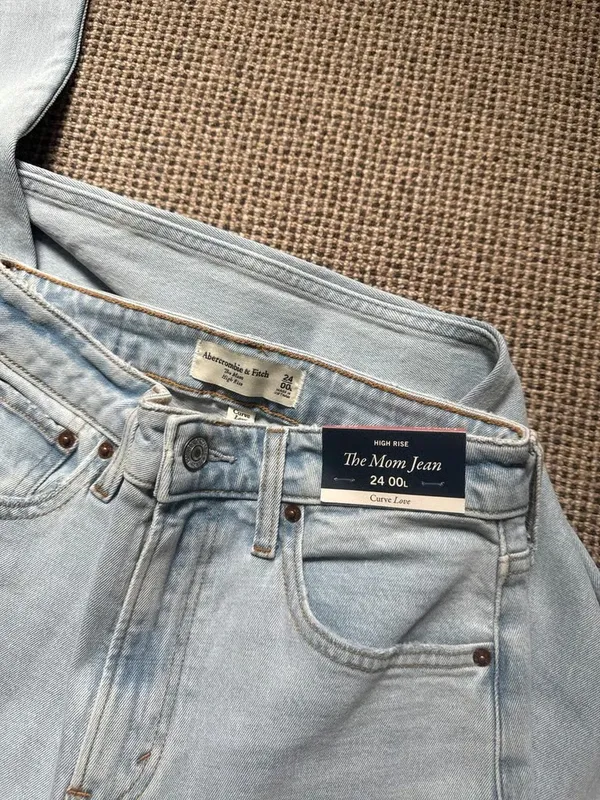 Abercrombie & Fitch Mom Jeans - Image 2