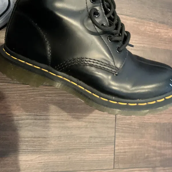 Dr. Martens 1460 Smooth Leather 8-Eye Combat Boots Black Yellow Stitch Size 7L - Image 6