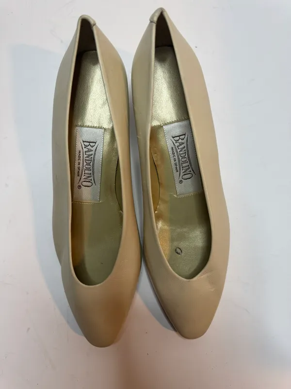 Bandolino Kitten Heels Size 6.5 - Image 2
