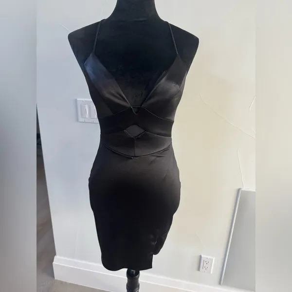 Elegant Black Satin Dress - Image 2