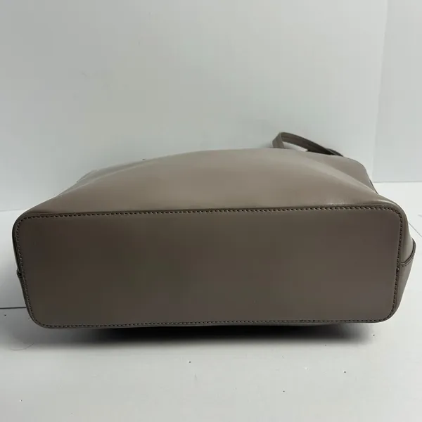 Kate Spade New York Taupe Leather Tote Bag with Glitter Bow Charm Zip Top - Image 10