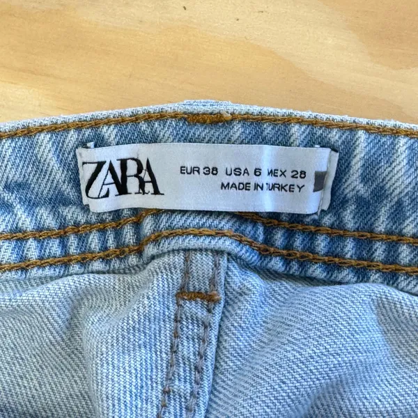 Zara High Rise Straight Leg Jeans Light Wash Split Raw‎ Hem Button Fly Size 6 - Image 7