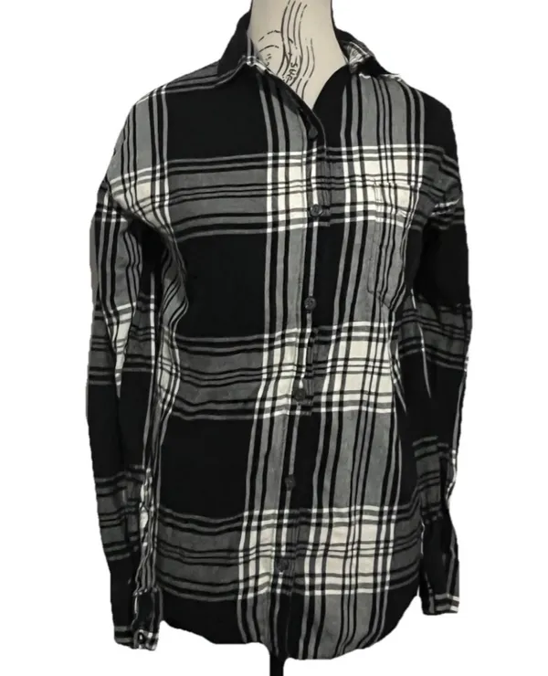 Old Navy The Boyfriend Flannel Shirt Womens Small Plaid Black White Long Sleeve - Image 3