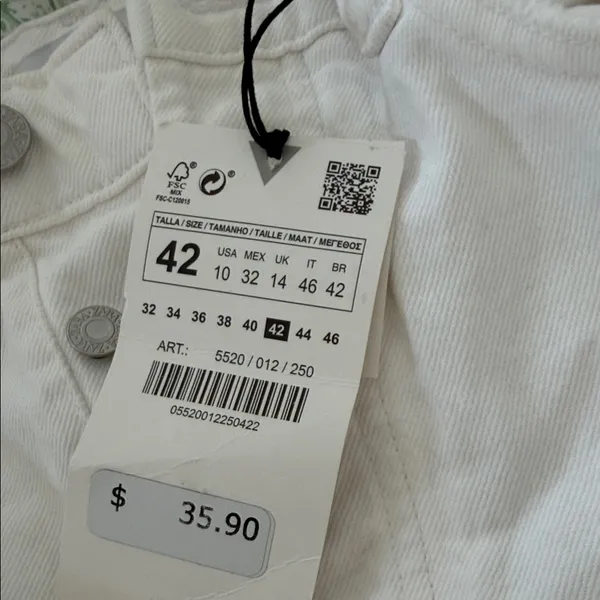 Zara Women's Off-White Jean Shorts - Image 3