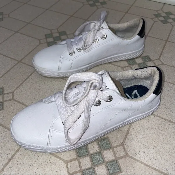 Blu D’or Memory Foam Slip On Leather Sneaker Women Size 6.5 Casual Coastal - Image 3