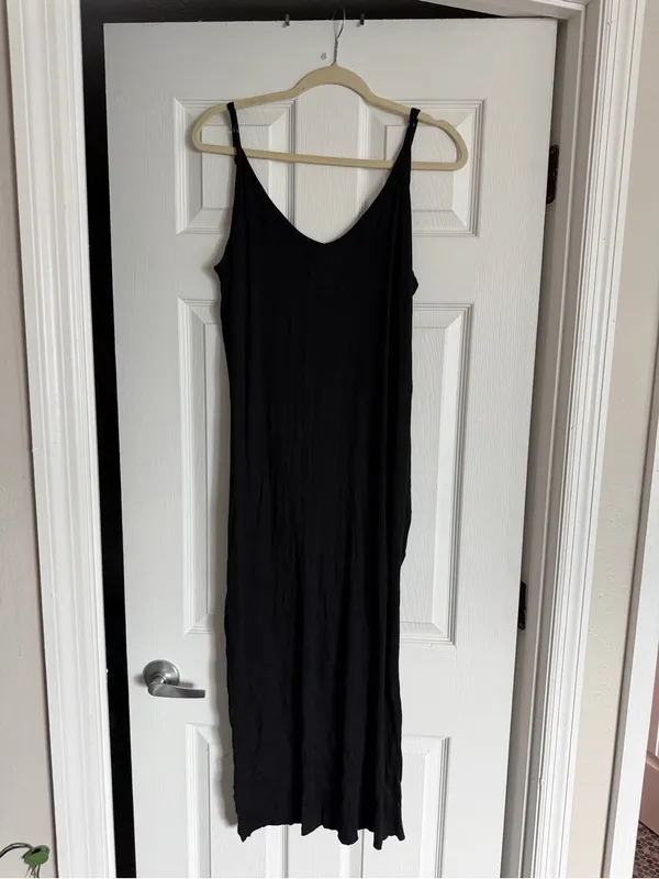 Area Star Knotted Black Maxi Dress - Image 2