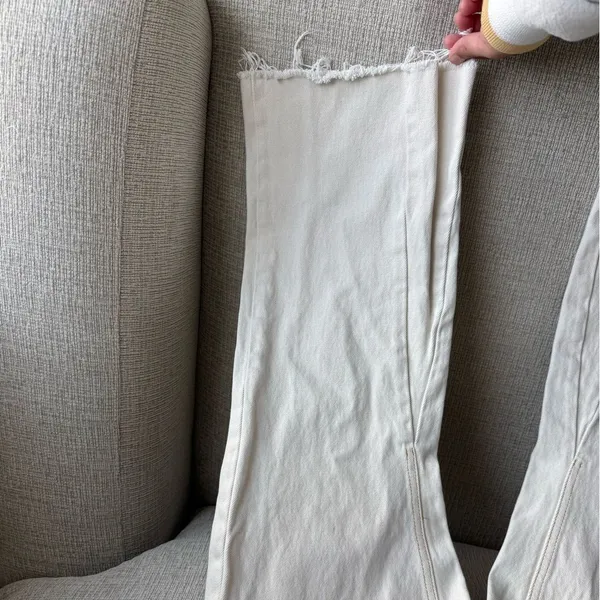 Zara Women's Cream Flare Jeans - Image 3