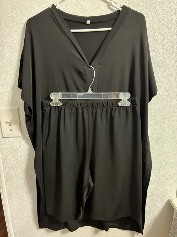 Source Unknown 2 piece Black V-Neck Top and Elastic Waist Shorts Set XL - Image 2