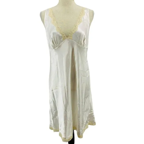 Victoria's Secret Nightgown Ivory Satin Lace Trim V Neck & Back Large Y2K Bridal - Image 8