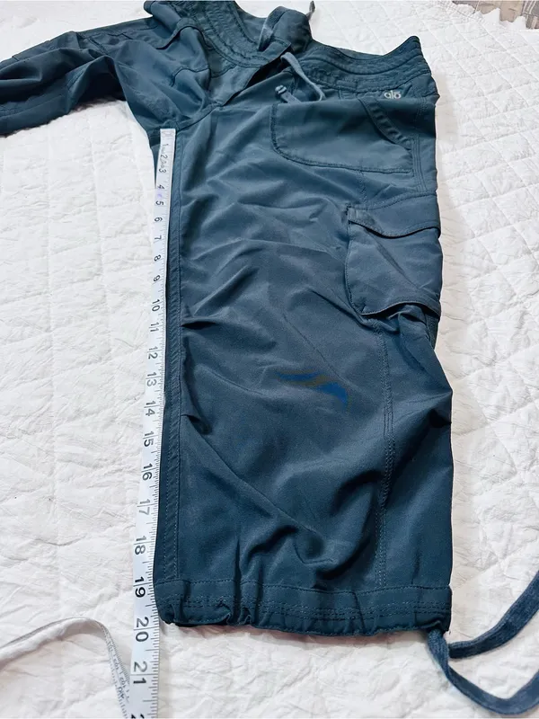 ALO Navy Black Cargo Capris - Image 6