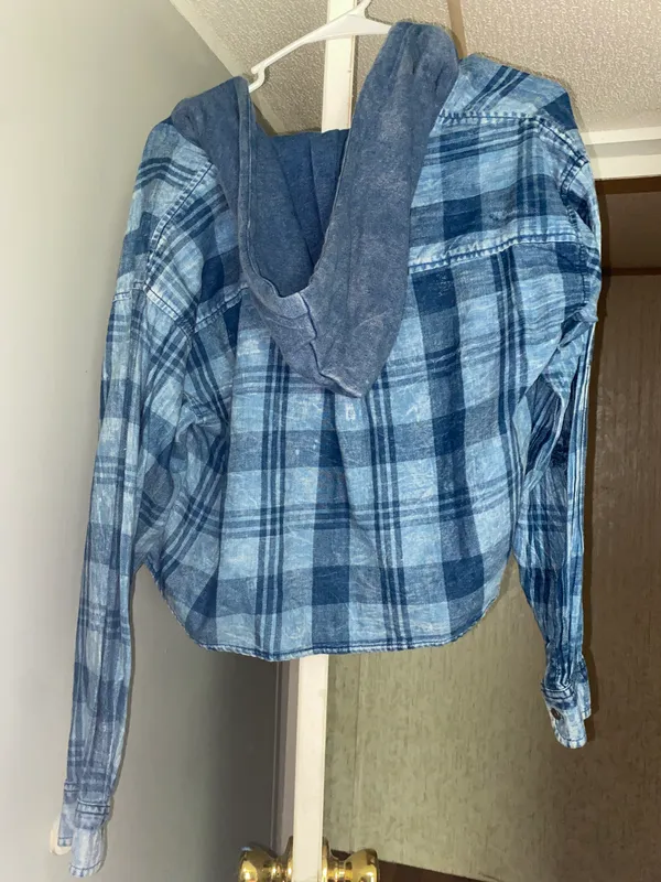 American Eagle Outfitters Cropped Flannel - Image 3