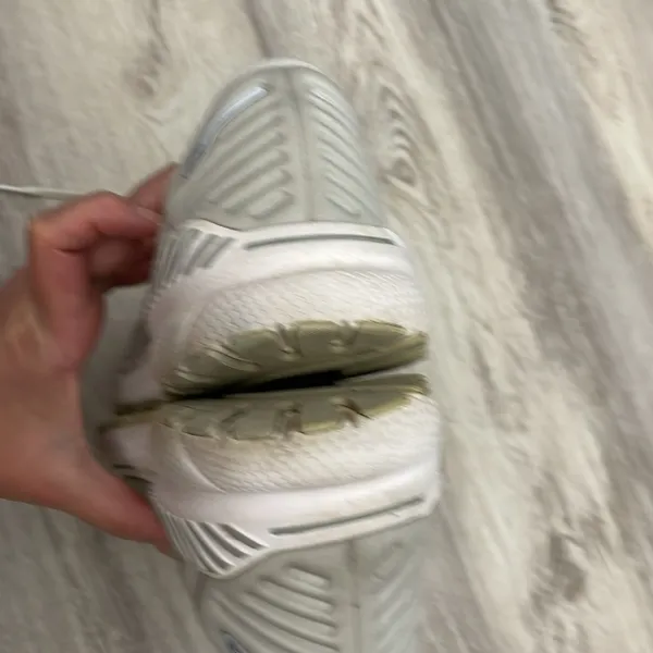Brooks Gray & White Adrenaline GTS 22 Supportive Running Shoe Women's Size 8.5 - Image 7
