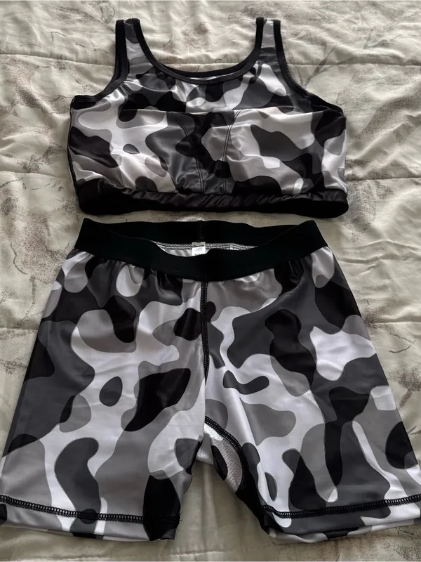 NWT Camouflage or leopard Sports Bra & Bike Shorts Set - Black/Grey, size M XL - Image 12