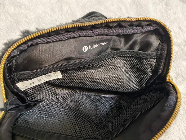 Lululemon Everywhere Fleece Belt Bag - Image 5