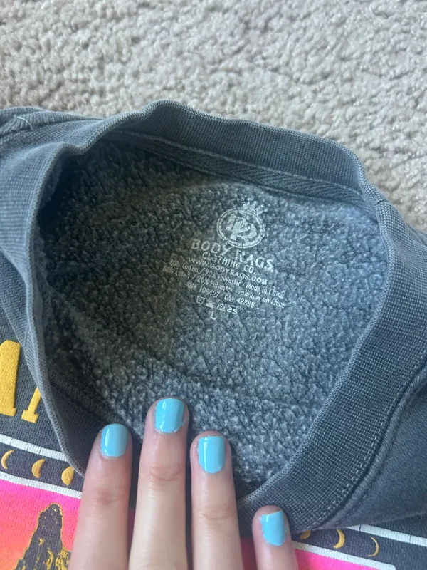 Urban Outfitters Vintage Crewneck - Image 3