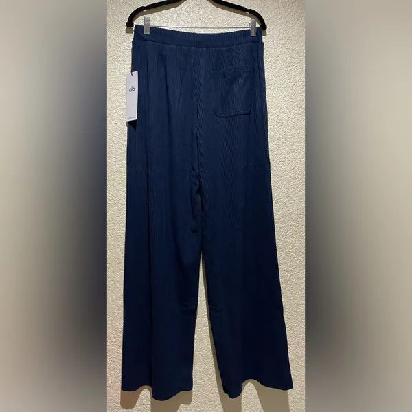 ALO Yoga NWT Muse Wide Leg Pants Navy Blue Size M - Image 5