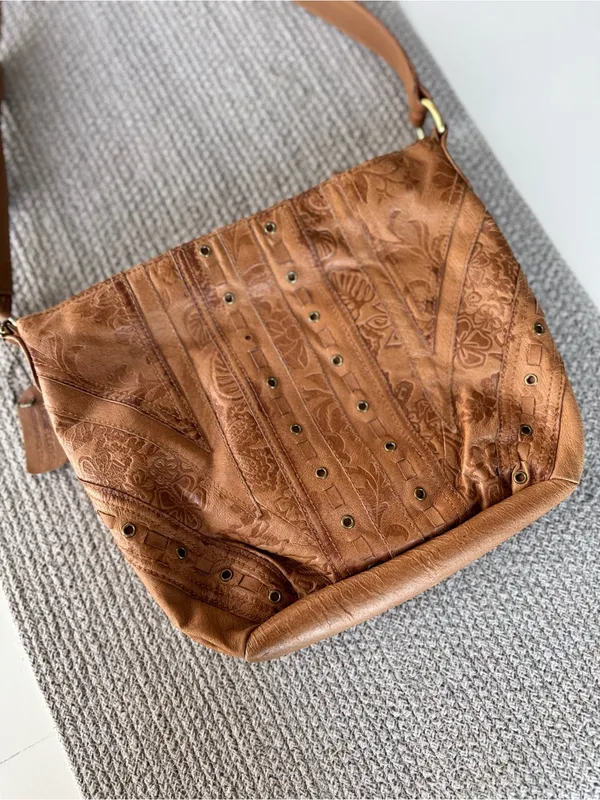 Vintage 90s Cabin Creek Tan Tooled Leather Studded Purse - Image 4