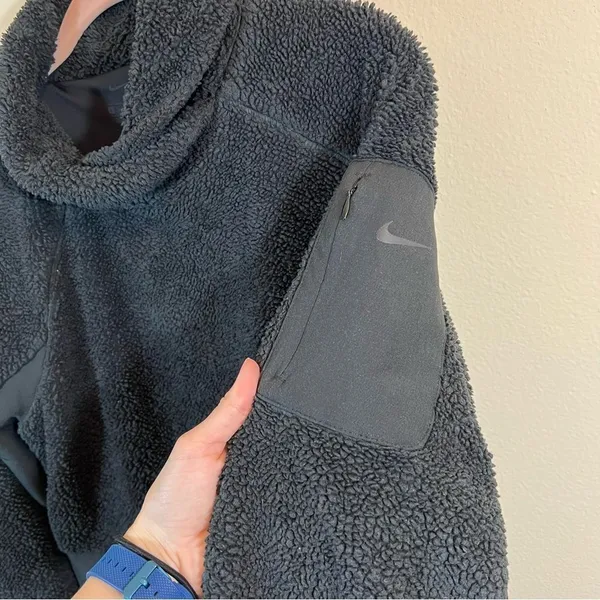 ✨‎ Nike Women’s Black Sherpa Fleece Mock Neck Sweatshirt Medium - Image 4