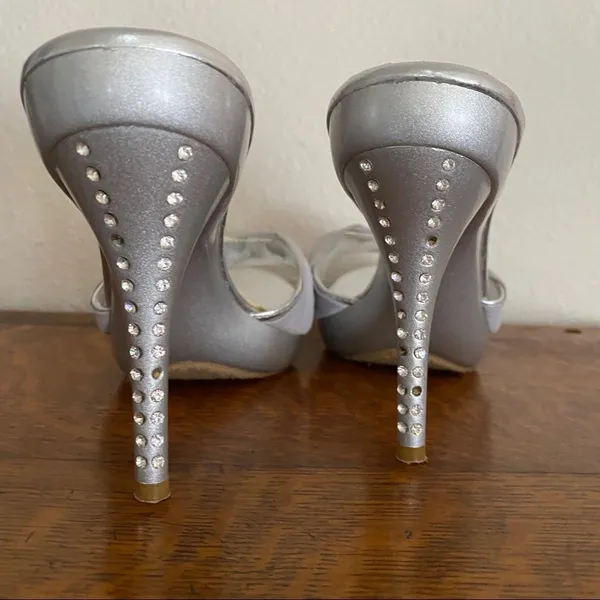 Blossom Collection‎ Heels Silver Size 7 - Image 5