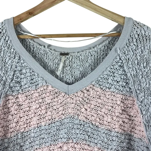 Free People Songbird Sweater V-Neck Striped Bouclé Knit Pink Gray Tunic Size M - Image 3