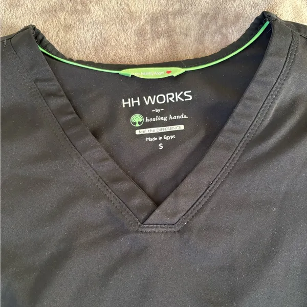 Healing Hands HH Works Black V-Neck 2 Pocket Scrub Top - Image 4
