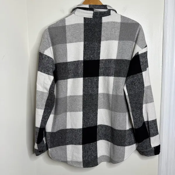 Plaid Button Down Shirt Shacket Size Large Pockets Oversized Heavyweight Black - Image 5