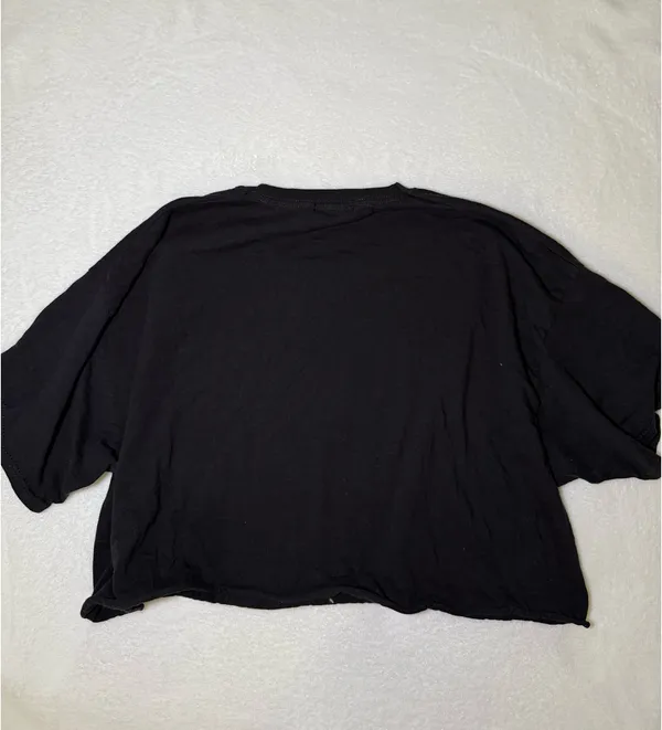 Pretty Little Thing black crop tshirt - Image 3