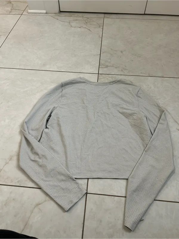 NEW Harmony Balance Gray & White Athletic Long Sleeve Shirt Size Medium - Image 5