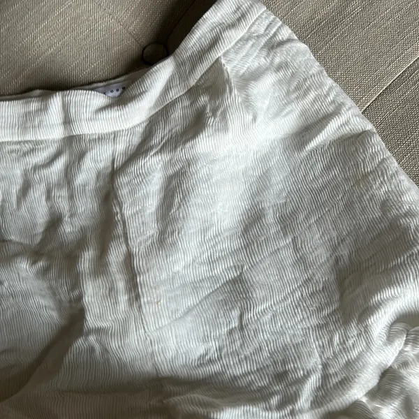 NWT‎ Endless Rose White Flutter Hem Textured Shorts - Image 4